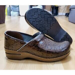 Dansko Professional Clogs Womens 39 Brown Floral Embossed Leather Wedge Slip On